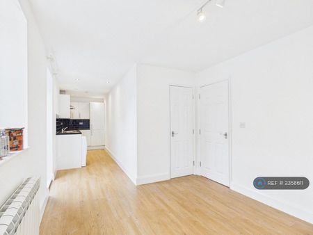 2 bedroom flat to rent - Photo 2