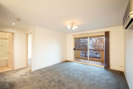 Spacious Living - Photo 3