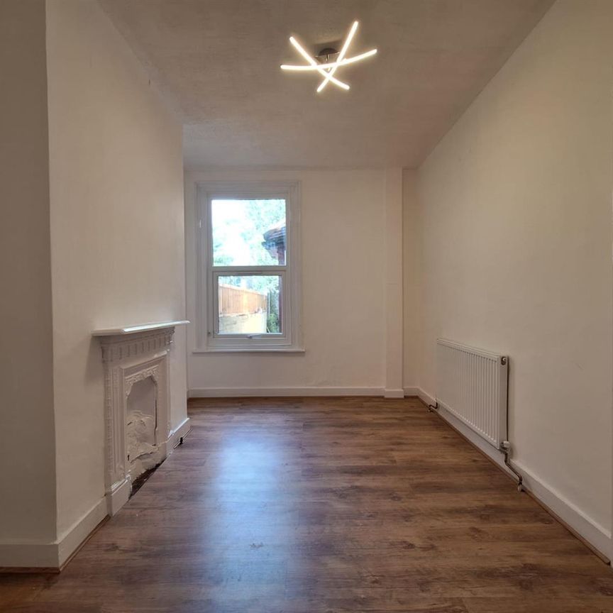 St. Anns Road, Southend-On-Sea SS2, London - Photo 1