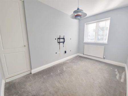 3 bedroom semi-detached house to rent - Photo 5