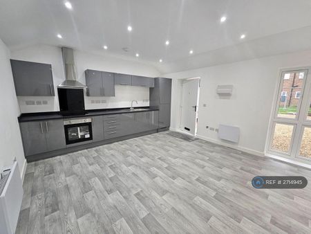 2 bedroom end of terrace house to rent - Photo 4