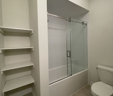 For Lease - 27 Lewis Craigie Lane, Richmond Hill, Ontario - Photo 2