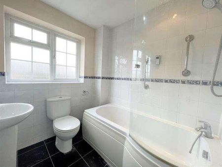 Woking, Surrey, GU22 - Photo 2