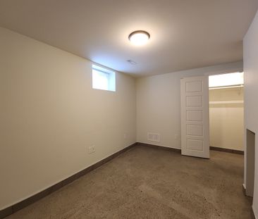 For Lease - 221 Thirtieth Street Unit# Basement, Toronto, Ontario - Photo 3