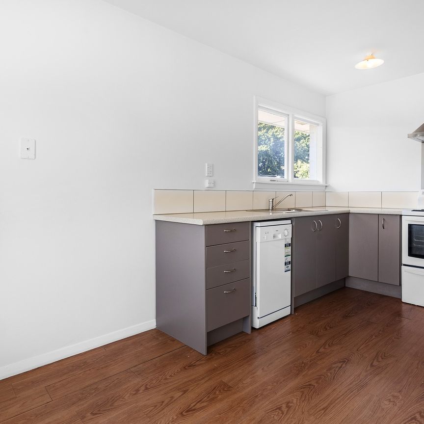 Comfortable 3-Bedroom Home – Lawns Included! Halswell - Photo 1