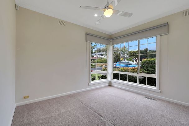 7 Gladesville Drive, Bentleigh East. - Photo 1