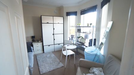 5 Bedroom House To Rent in Winton - £2,600 pcm Tenancy Info - Photo 5
