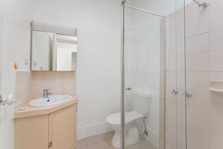 THREE BEDROOMS IN QUIET LOCATION - Photo 4