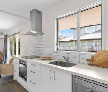 MERIVALE - TWO BEDROOM UNIT WITH GARAGE AND LARGE SECTION - Photo 3