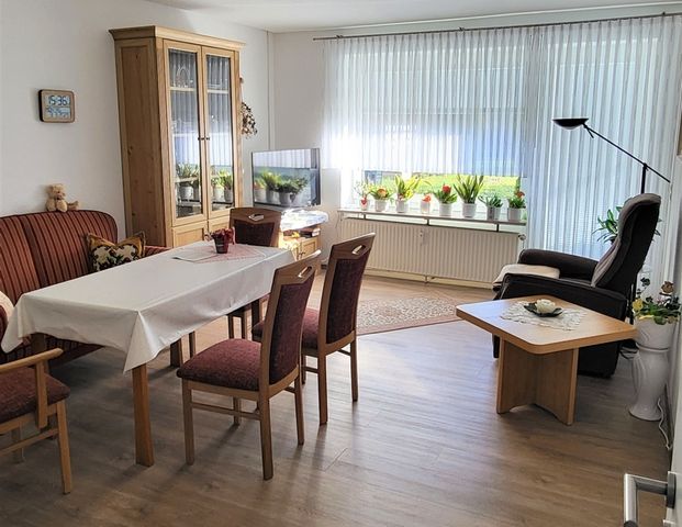 Erdgeschosswohnung mit Einbauküche und Terrasse! - Foto 1