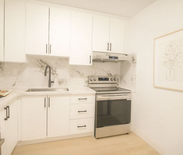 For Lease - 1026 Queen Street Unit# Upper, Toronto, Ontario - Photo 1