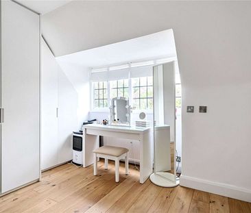 A charming 4 bedroom family home with wonderful gardens. - Photo 6