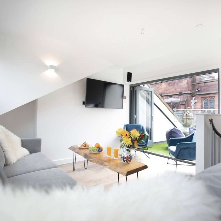 Five storey, Three Bedroom, Modern Townhouse in the heart of Manchester City Centre with a Roof Terrace - Photo 1