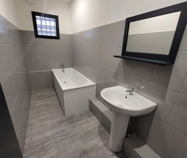 Location Maison 5 pièces 95m² CARVIN 62220 - Photo 3