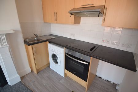 To Let 2 Bed Flat - Photo 3