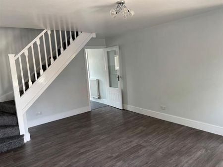 4 bedroom terraced house to rent - Photo 2