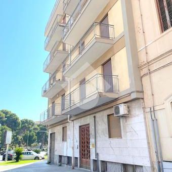 5 locali in affitto - Photo 1