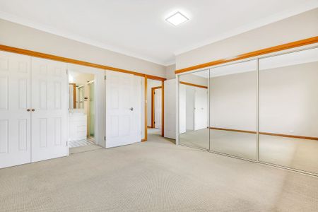 Sun-Filled, Two Level Four (4) Bedroom Family Home With A Large All Weather Private Entertainment Patio And Resort Style Pool, Ultra Convenient Locati - Photo 2