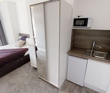 Double Room- Kitchenette- Walk to City - Photo 3