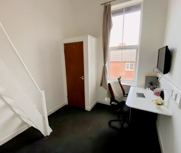 Mezzanine Ensuite Room - Photo 4