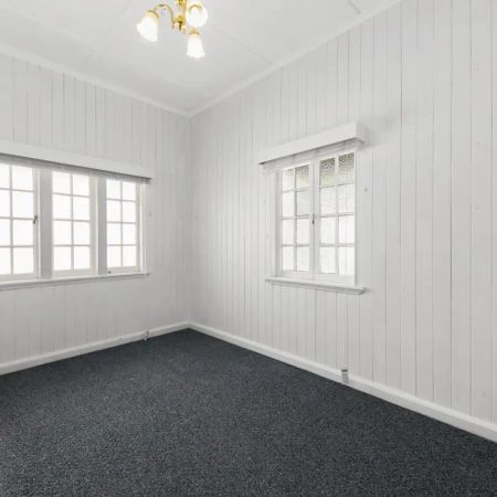 Cute Cottage in Prime Position - Photo 3