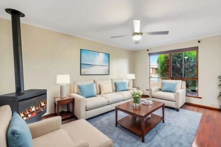 Spacious 4-Bedroom Home in Family-Friendly Parafield Gardens - Photo 5