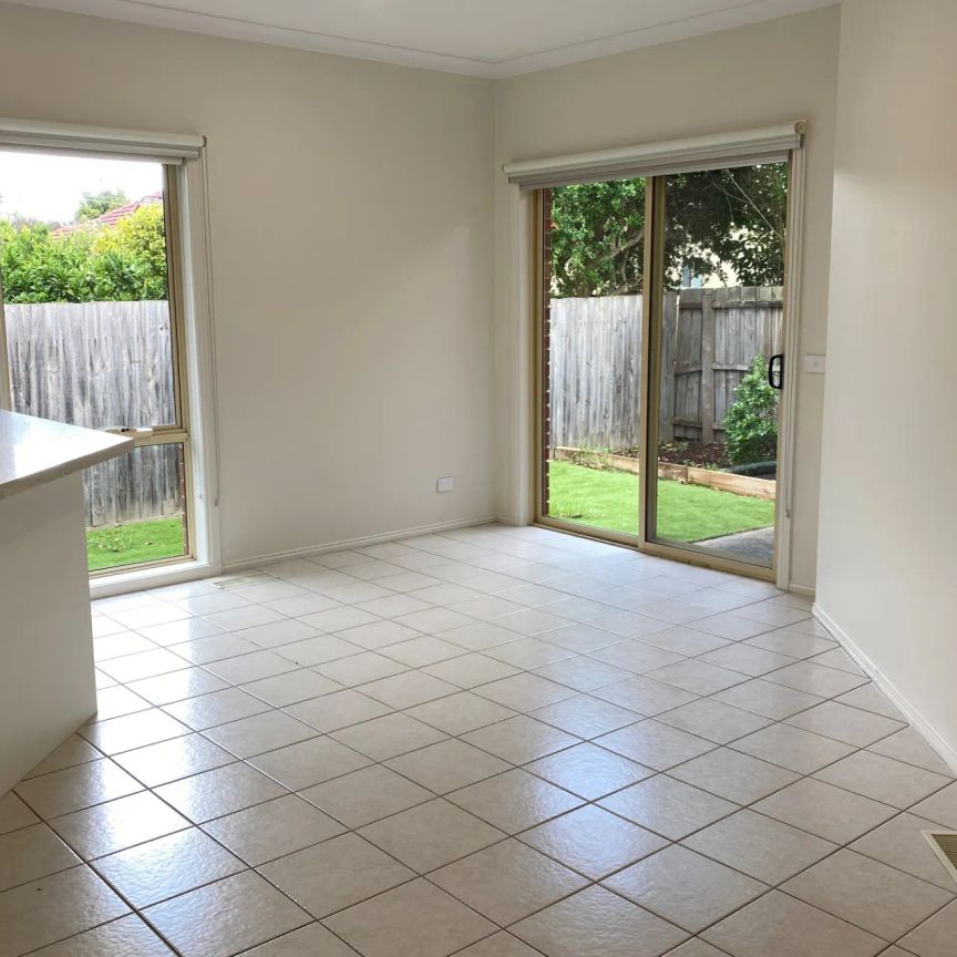 2/9 Koonawarra Street, - Photo 1