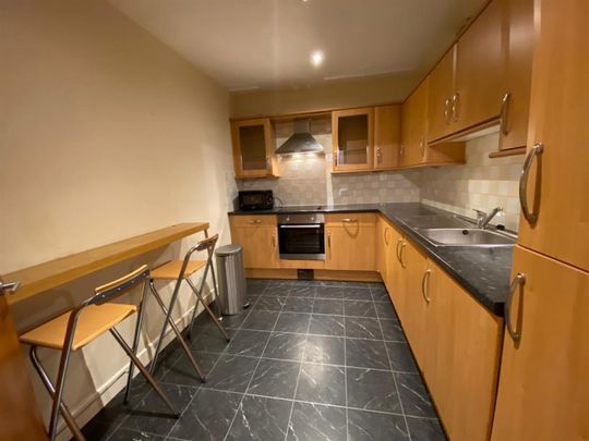 2 bedroom Flat To Let - Photo 1