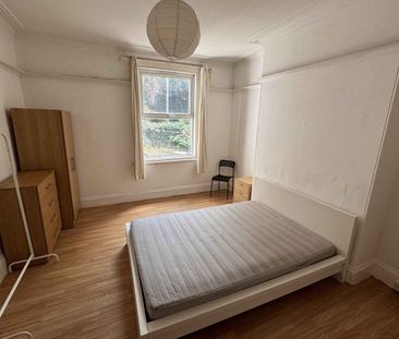 6 Bedroom Student Houses Leeds - Photo 5