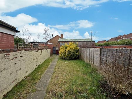 2 bedroom terraced house to rent - Photo 2