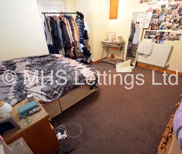 6 Bedroom Mid Terraced House for rent in Manor Drive - Photo 6