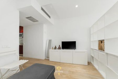 Piso de alquiler en Calle de Almagro, Almagro - Photo 2