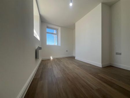 Eanam, Blackburn - Photo 3