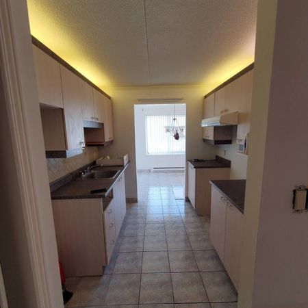 4 1/2 - Montréal (Anjou) - 1 850 $/mois - Photo 4