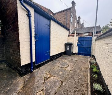 Terraced House to rent on - Photo 5