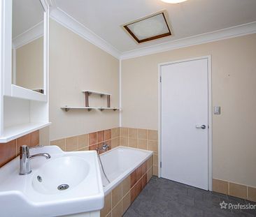 6 Holley Place, Marangaroo WA 6064 - Photo 4