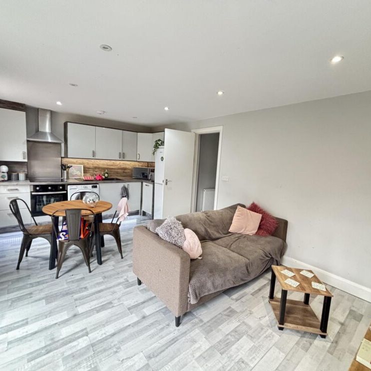 66a Flat 3 Victoria Road, Leeds, LS6 1DL - Photo 1