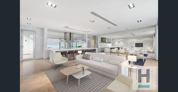 The epitome of Luxury Beach Lifestyle awaits - Photo 1