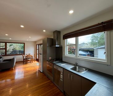 Charming 2-Bedroom Home in Riccarton: Ideal Location for Modern Living! - Photo 1