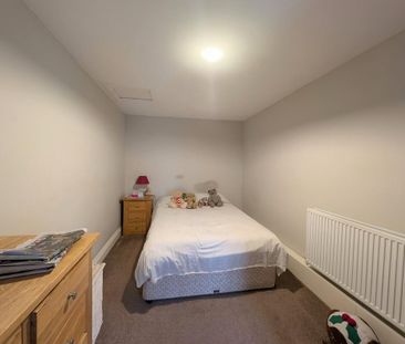 2 bedroom semi-detached house to rent - Photo 6