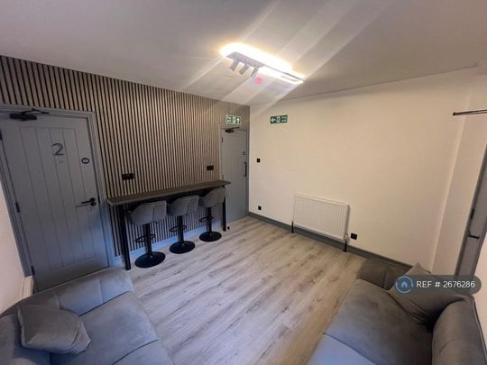 1 bedroom in a house share to rent - Photo 1