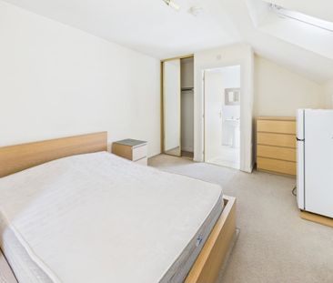 2 Bed Flat, Thackhall St, CV2 - Photo 2