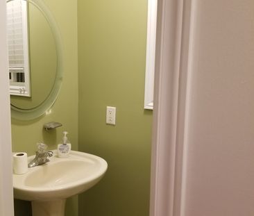 For Lease - 38 Lang Drive Unit# upper unit, Barrie, Ontario - Photo 3