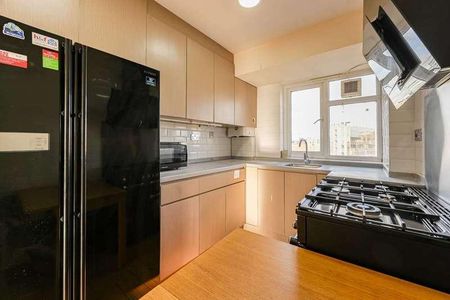 Queens Caroline Street, Hammersmith, W6 - Photo 3