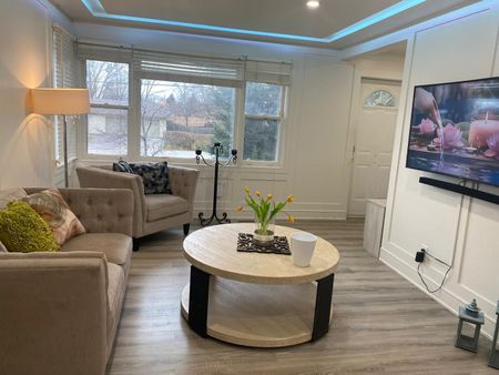 For Lease - 11 Morton Avenue, East Gwillimbury, Ontario - Photo 3