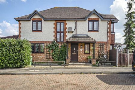 4 bedroom detached house to rent - Photo 2