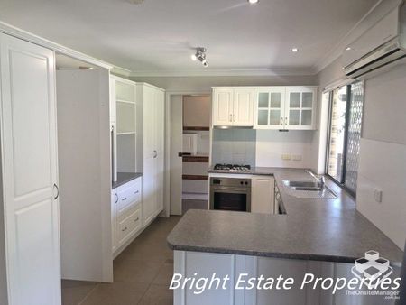 Charming Single-Level Home in Runcorn - Photo 5