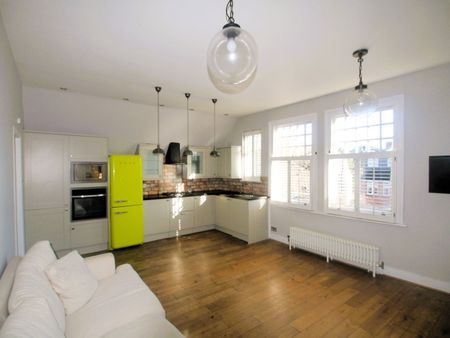 2 Bed Flat, Ambleside Avenue, SW16 - Photo 2