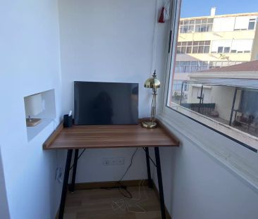Room in a shared 4-bedroom apartment for rent in Almada. - Foto 2