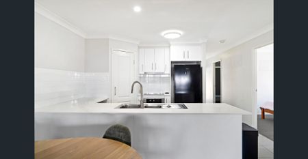 Modern 3-Bedroom, 2-Bath Home with Open-Plan Living & Private Courtyard in Glenvale - Photo 5